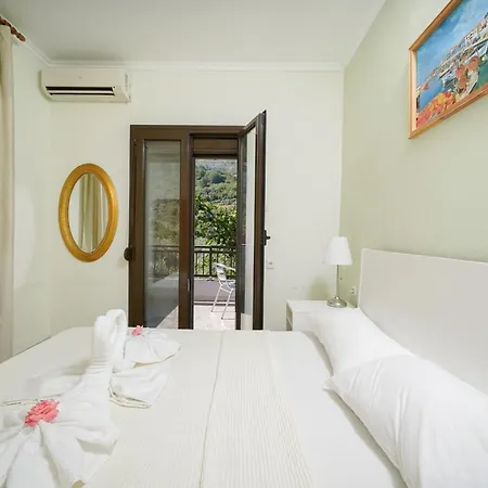 Athina Villa Hotel *