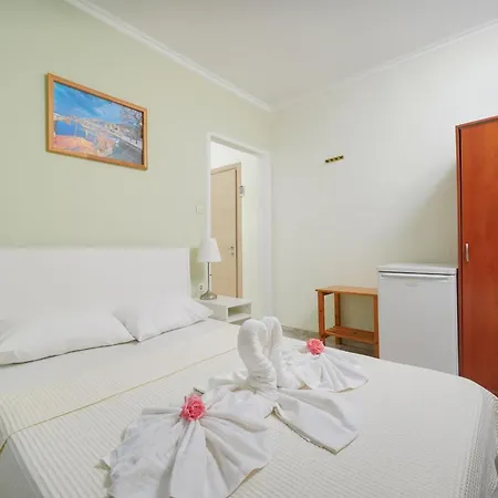 Athina Villa * Kinira