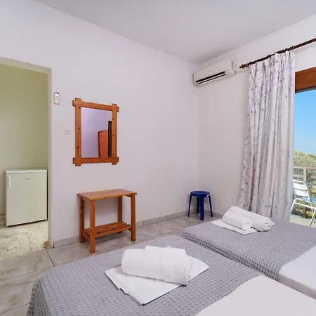 Athina Villa Hotel *
