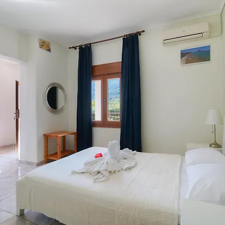 Athina Villa Hotel *