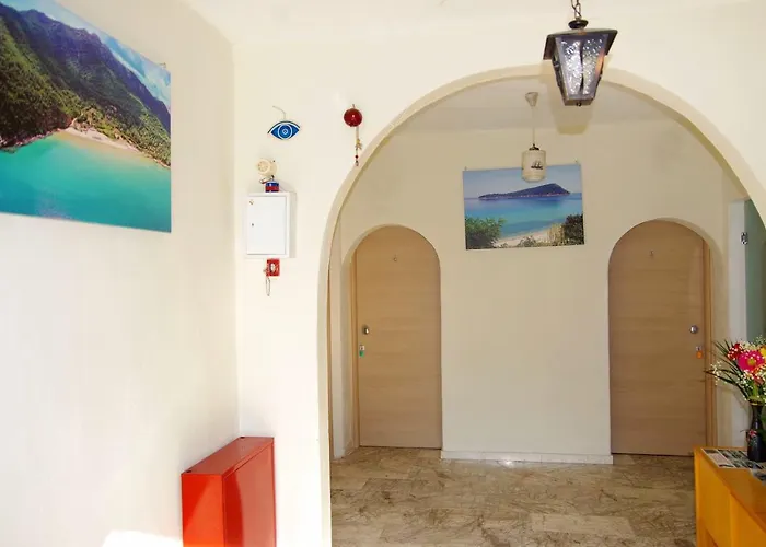 αθηνά * Κοίνυρα