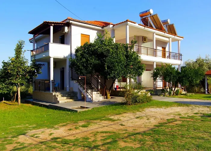 αθηνά Κοίνυρα